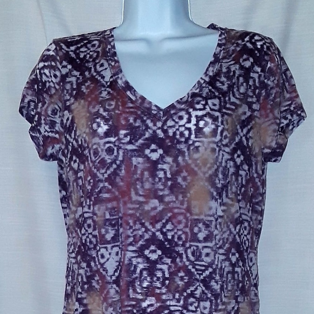 Purple, short sleeve v-neck t-shirt